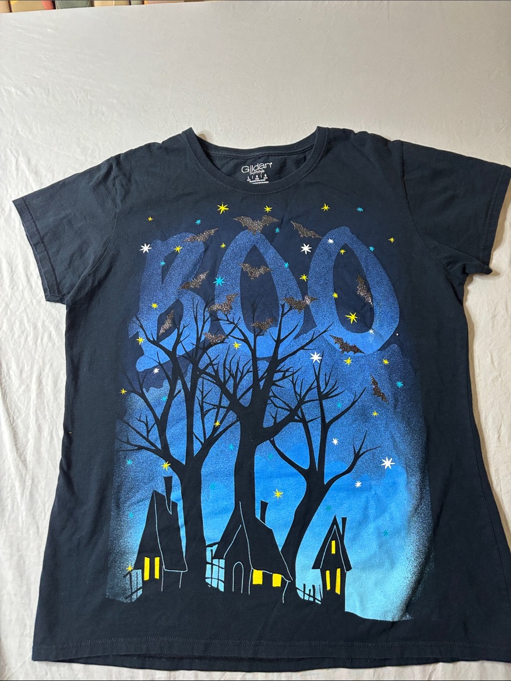 Gildan Black and Blue 'Boo' Halloween Graphic Tee Size L 100% Cotton
